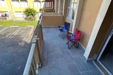 Condominio en venta en Hialeah, Florida, 2 dormitorios, 131.64 m2 № 1966757 - foto 18