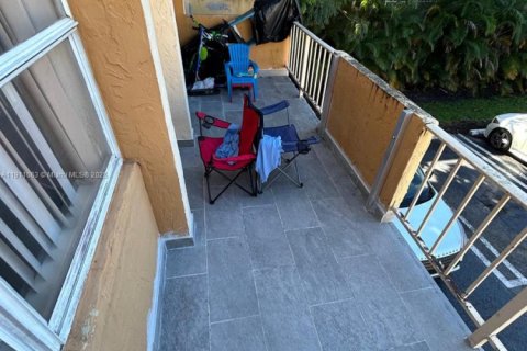 Condominio en venta en Hialeah, Florida, 2 dormitorios, 131.64 m2 № 1966757 - foto 19
