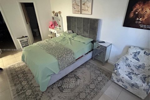 Condominio en venta en Hialeah, Florida, 2 dormitorios, 131.64 m2 № 1966757 - foto 14