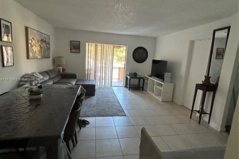 Condominio en venta en Hialeah, Florida, 2 dormitorios, 131.64 m2 № 1966757 - foto 5