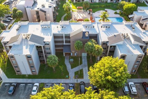 Купить кондоминиум в Майами, Флорида 2 спальни, 91.23м2, № 1955589 - фото 30