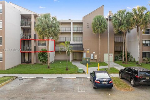 Купить кондоминиум в Майами, Флорида 2 спальни, 91.23м2, № 1955589 - фото 22