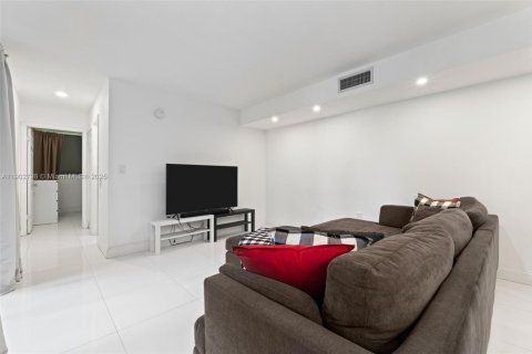 Купить кондоминиум в Майами, Флорида 2 спальни, 91.23м2, № 1955589 - фото 8