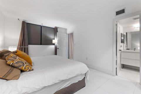 Купить кондоминиум в Майами, Флорида 2 спальни, 91.23м2, № 1955589 - фото 13