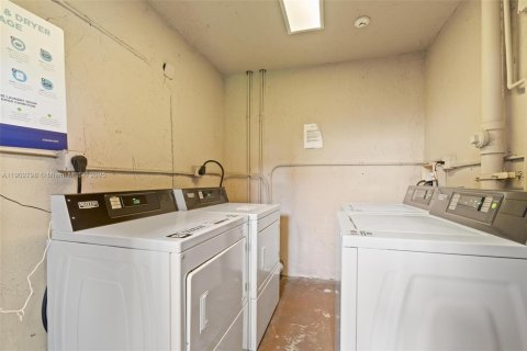 Купить кондоминиум в Майами, Флорида 2 спальни, 91.23м2, № 1955589 - фото 23