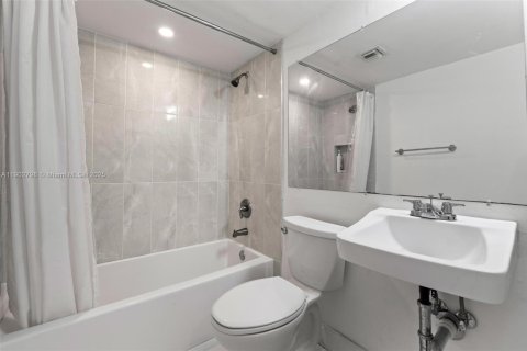 Купить кондоминиум в Майами, Флорида 2 спальни, 91.23м2, № 1955589 - фото 18