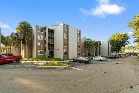 Купить кондоминиум в Майами, Флорида 2 спальни, 91.23м2, № 1955589 - фото 24