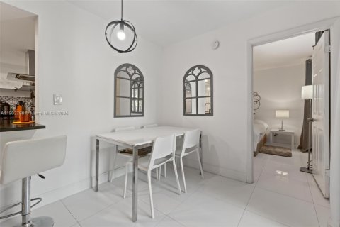 Купить кондоминиум в Майами, Флорида 2 спальни, 91.23м2, № 1955589 - фото 11