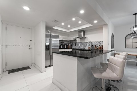 Купить кондоминиум в Майами, Флорида 2 спальни, 91.23м2, № 1955589 - фото 4