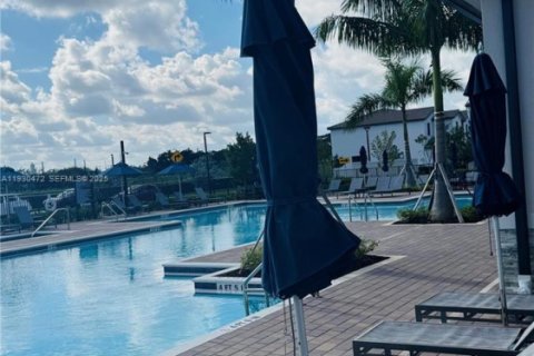 Touwnhouse à vendre à Homestead, Floride: 3 chambres, 143.53 m2 № 1994275 - photo 3