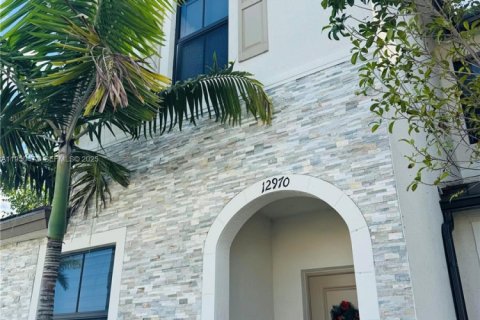 Touwnhouse à vendre à Homestead, Floride: 3 chambres, 143.53 m2 № 1994275 - photo 4