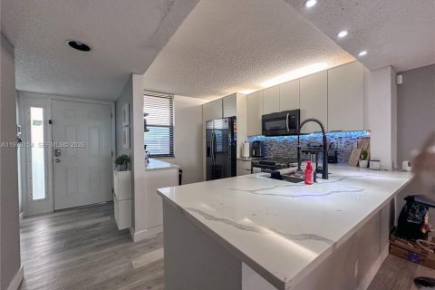 Купить кондоминиум в Коконат Крик, Флорида 2 спальни, 120.77м2, № 2042634 - фото 3