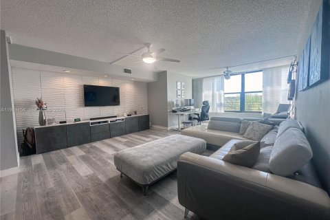 Купить кондоминиум в Коконат Крик, Флорида 2 спальни, 120.77м2, № 2042634 - фото 13