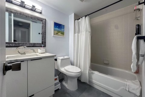 Купить кондоминиум в Коконат Крик, Флорида 2 спальни, 120.77м2, № 2042634 - фото 29