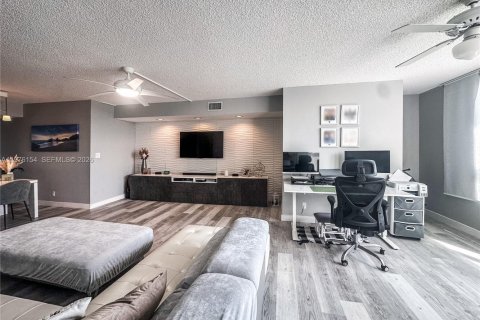 Купить кондоминиум в Коконат Крик, Флорида 2 спальни, 120.77м2, № 2042634 - фото 12