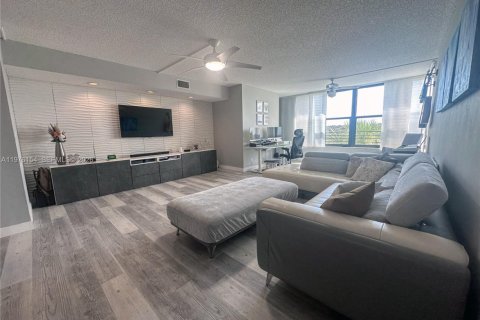 Купить кондоминиум в Коконат Крик, Флорида 2 спальни, 120.77м2, № 2042634 - фото 11