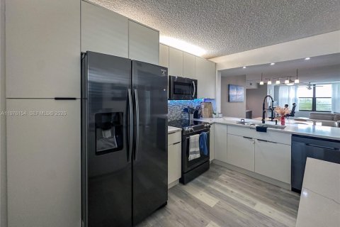 Купить кондоминиум в Коконат Крик, Флорида 2 спальни, 120.77м2, № 2042634 - фото 6