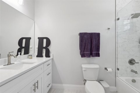 Casa en venta en Tampa, Florida, 4 dormitorios, 298.68 m2 № 1628984 - foto 25