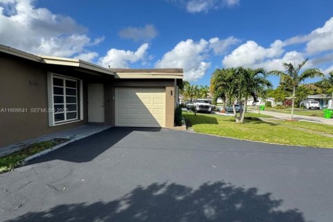 Снять в аренду виллу или дом в Санрайз, Флорида 4 спальни, 157.93м2, № 1965472 - фото 21