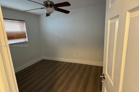 Снять в аренду виллу или дом в Санрайз, Флорида 4 спальни, 157.93м2, № 1965472 - фото 15