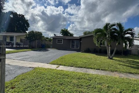 Снять в аренду виллу или дом в Санрайз, Флорида 4 спальни, 157.93м2, № 1965472 - фото 22