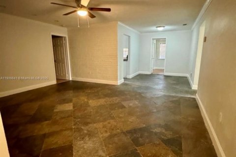 Снять в аренду виллу или дом в Санрайз, Флорида 4 спальни, 157.93м2, № 1965472 - фото 6