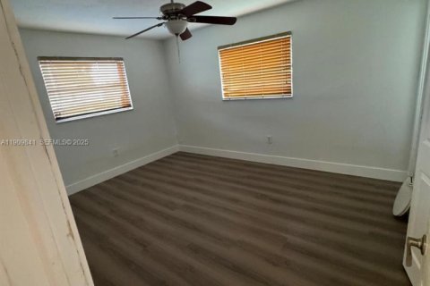 Снять в аренду виллу или дом в Санрайз, Флорида 4 спальни, 157.93м2, № 1965472 - фото 17