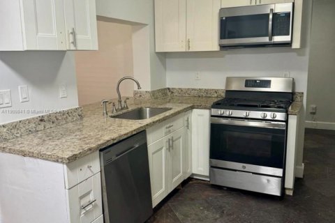 Снять в аренду виллу или дом в Санрайз, Флорида 4 спальни, 157.93м2, № 1965472 - фото 4