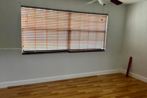 Снять в аренду виллу или дом в Санрайз, Флорида 4 спальни, 157.93м2, № 1965472 - фото 11