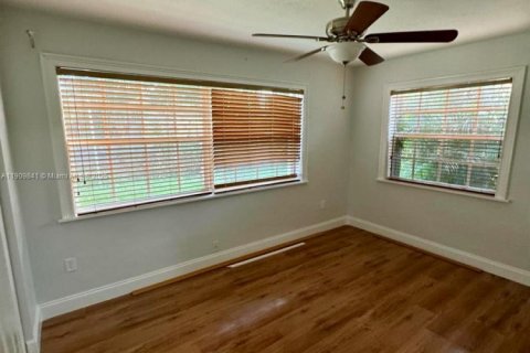 Снять в аренду виллу или дом в Санрайз, Флорида 4 спальни, 157.93м2, № 1965472 - фото 9