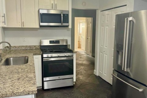 Снять в аренду виллу или дом в Санрайз, Флорида 4 спальни, 157.93м2, № 1965472 - фото 5