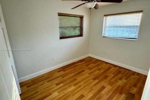 Снять в аренду виллу или дом в Санрайз, Флорида 4 спальни, 157.93м2, № 1965472 - фото 10