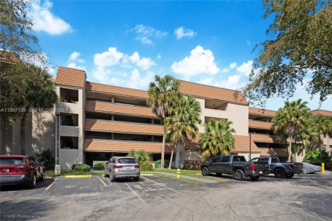 Condo in Miami, Florida, 2 bedrooms № 2081366 - photo 15