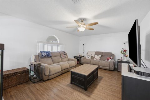 Villa ou maison à vendre à Orlando, Floride: 4 chambres, 198.35 m2 № 2399427 - photo 13