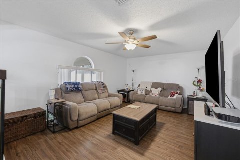 Villa ou maison à vendre à Orlando, Floride: 4 chambres, 198.35 m2 № 2399427 - photo 15