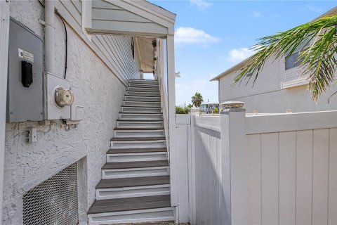 House in Hudson, Florida 3 bedrooms, 241.92 sq.m. № 2226031 - photo 7