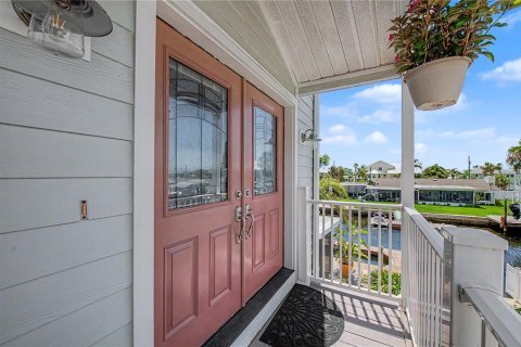 House in Hudson, Florida 3 bedrooms, 241.92 sq.m. № 2226031 - photo 8