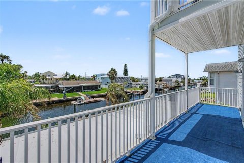House in Hudson, Florida 3 bedrooms, 241.92 sq.m. № 2226031 - photo 29