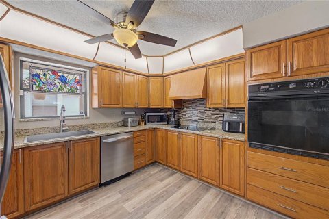House in Hudson, Florida 3 bedrooms, 241.92 sq.m. № 2226031 - photo 17