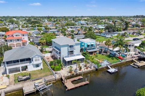 House in Hudson, Florida 3 bedrooms, 241.92 sq.m. № 2226031 - photo 4