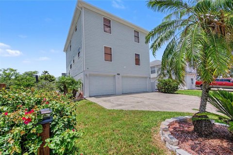 House in Hudson, Florida 3 bedrooms, 241.92 sq.m. № 2226031 - photo 5