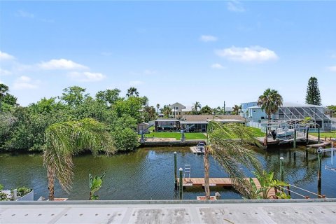 House in Hudson, Florida 3 bedrooms, 241.92 sq.m. № 2226031 - photo 26