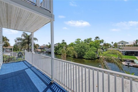 House in Hudson, Florida 3 bedrooms, 241.92 sq.m. № 2226031 - photo 30