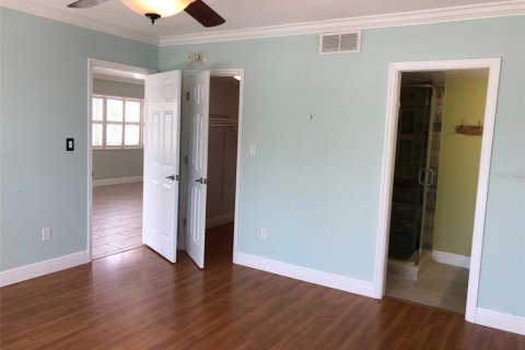 Condo in Sarasota, Florida, 2 bedrooms № 1544690 - photo 8