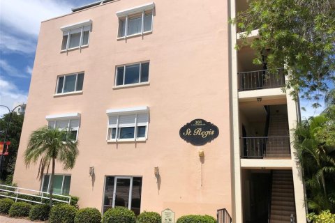 Condo in Sarasota, Florida, 2 bedrooms № 1544690 - photo 1