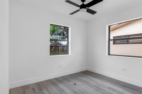 Villa ou maison à louer à West Park, Floride: 4 chambres, 96.43 m2 № 2244554 - photo 12