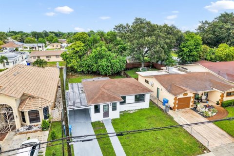 Villa ou maison à louer à West Park, Floride: 4 chambres, 96.43 m2 № 2244554 - photo 3