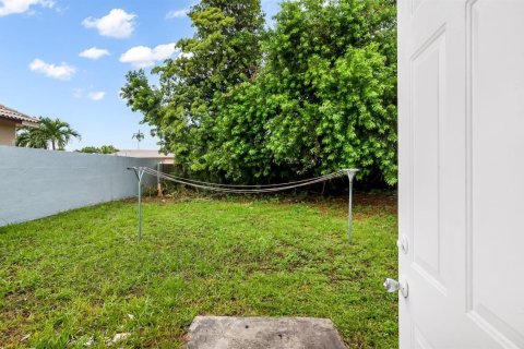 Villa ou maison à louer à West Park, Floride: 4 chambres, 96.43 m2 № 2244554 - photo 4