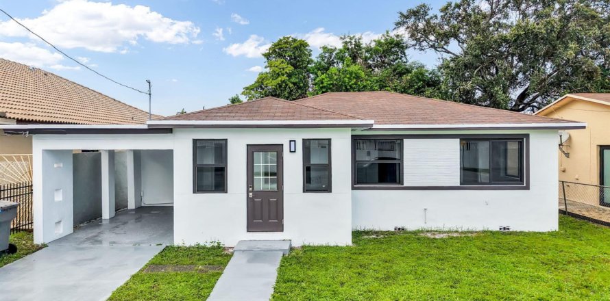 Villa ou maison à West Park, Floride 4 chambres, 96.43 m2 № 2244554