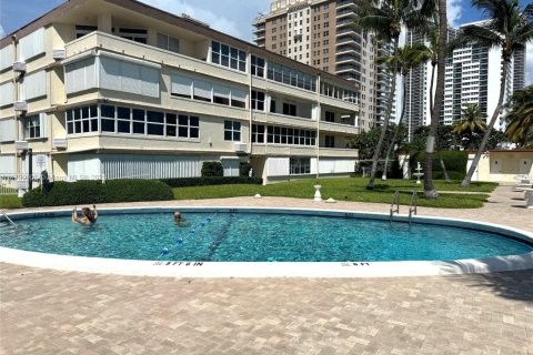 Condominio en venta en Hallandale Beach, Florida, 1 dormitorio, 81.57 m2 № 1683783 - foto 19